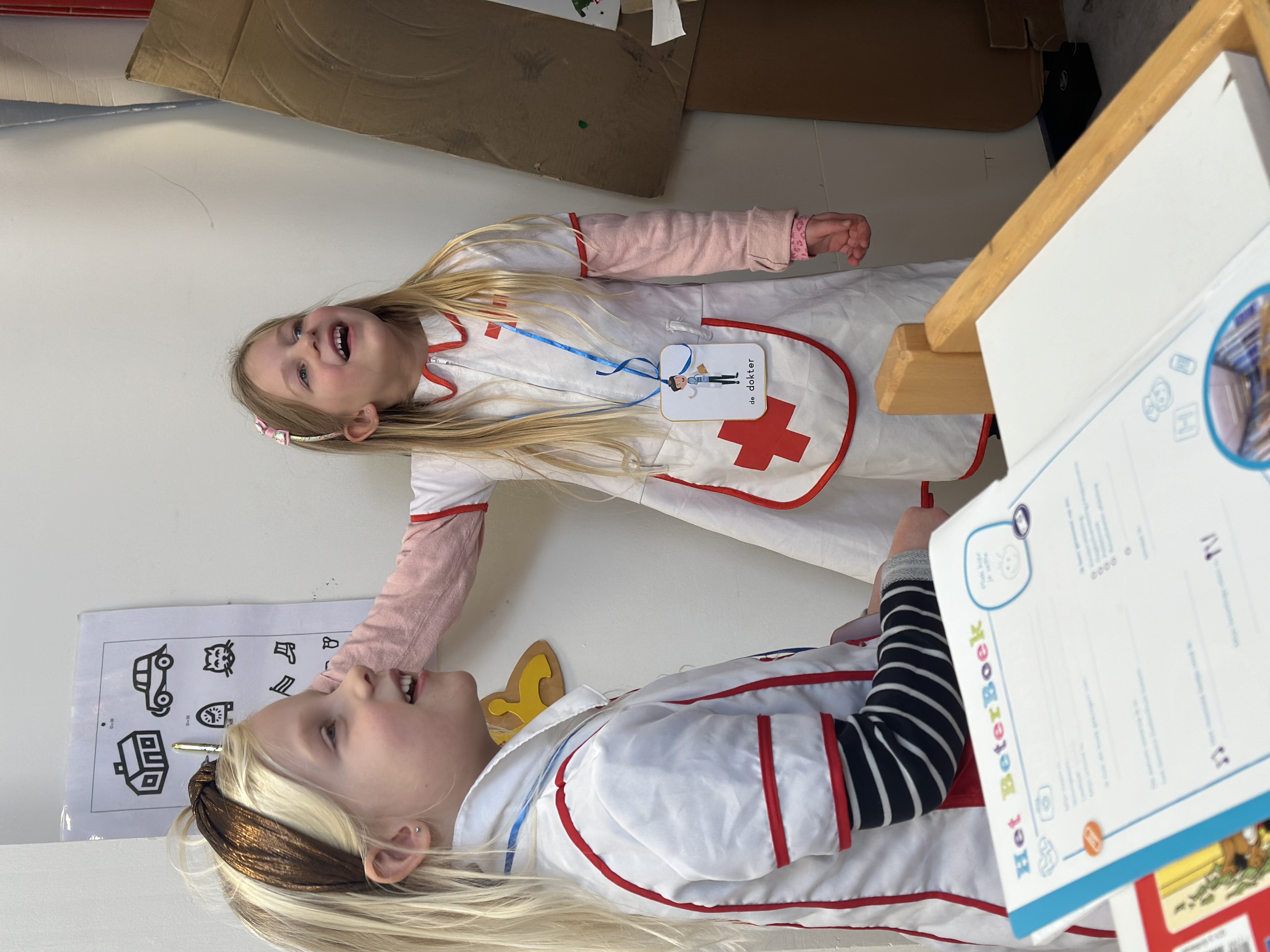 👩🏻‍⚕️ 👨‍⚕️ 