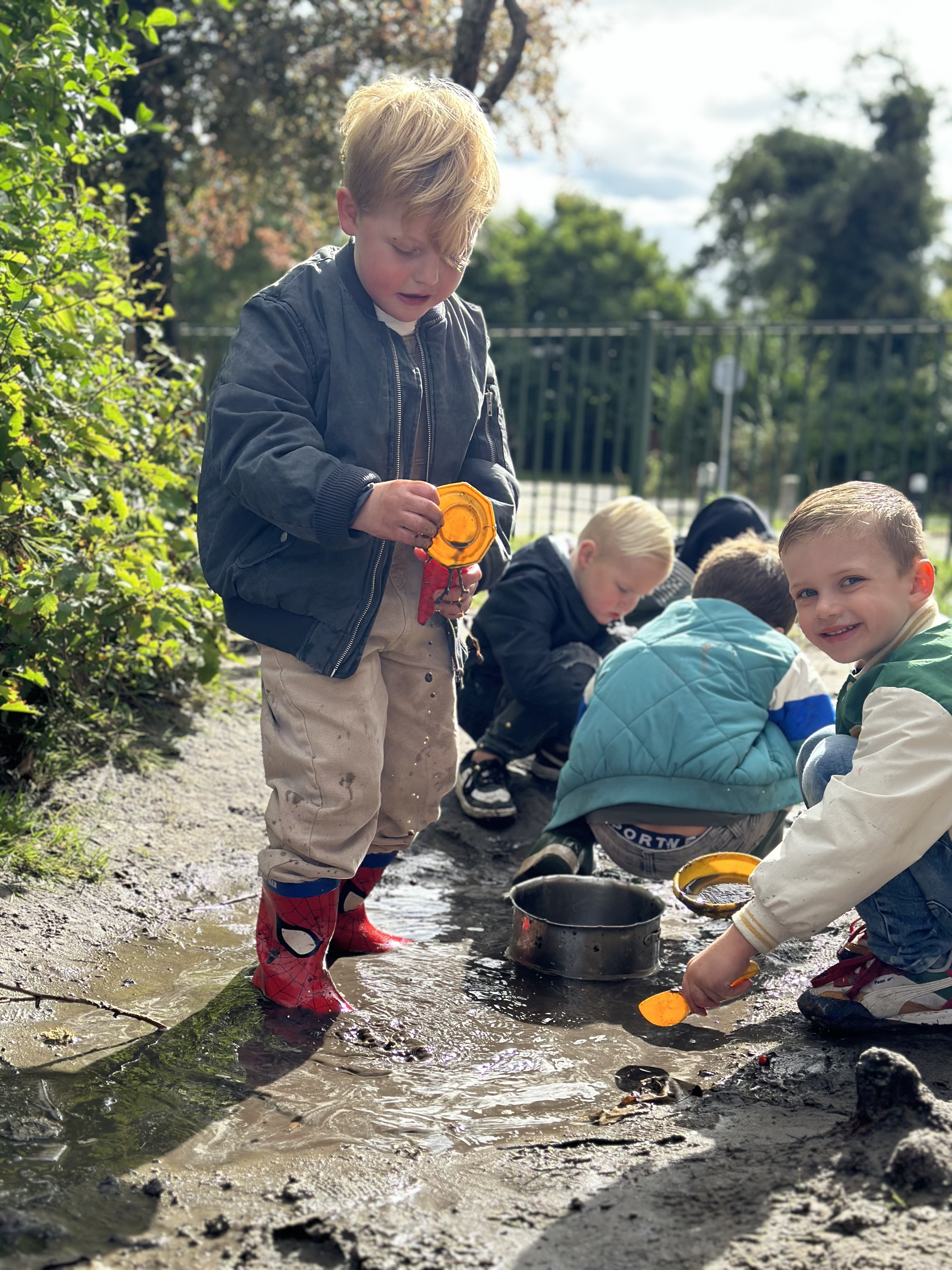 Genieten van de modder en bezoek van groep 1C